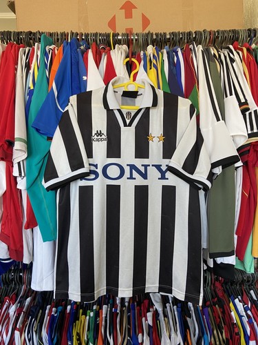 Juventus 1995 1997 home - 1997,